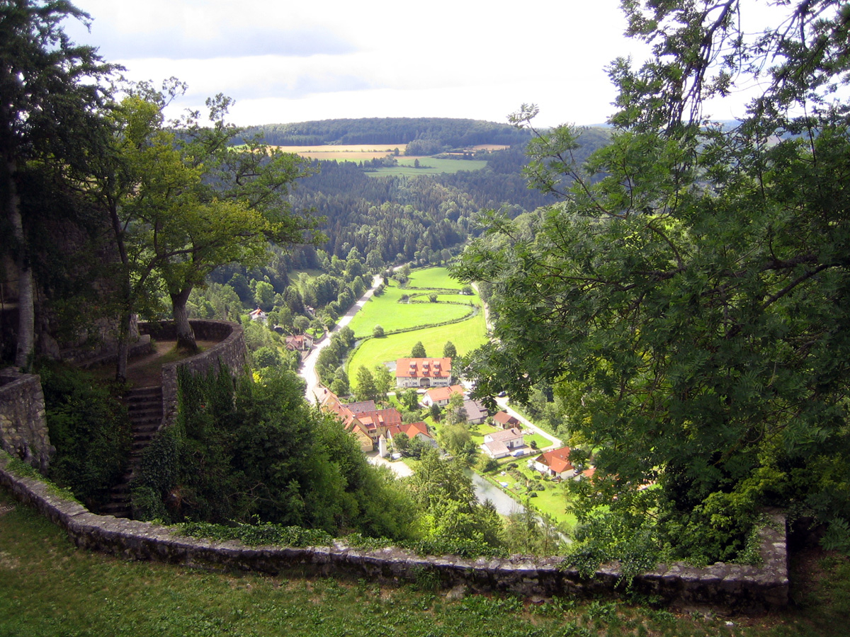 Burg Hohengundelfingen ist eine sehr gut erhaltene Burgruine mit fantastischen Ausblick ins große Lautertal.