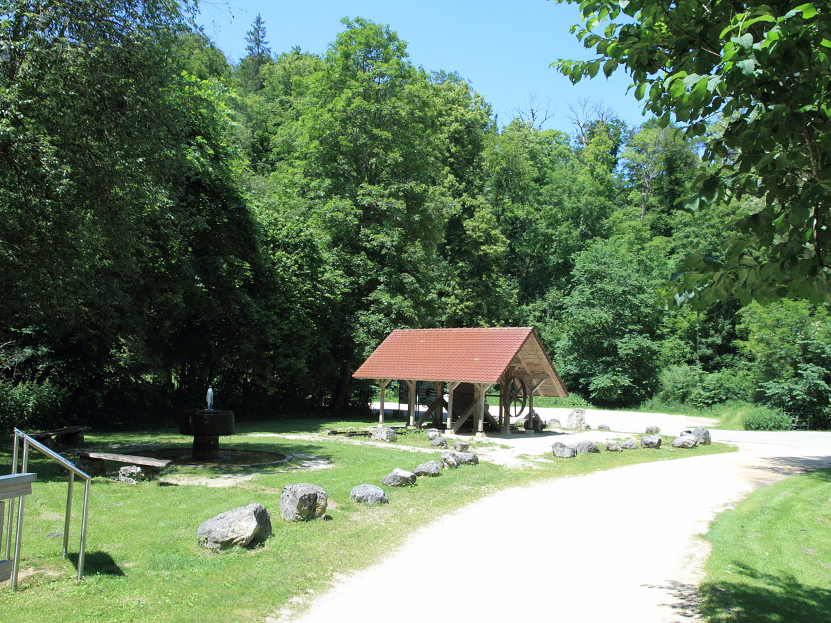 Die ehemalige Tuffsteinsäge im Wolfstal befindet sich in der Nähe des Gasthofes Laufenmühle Lauterach.