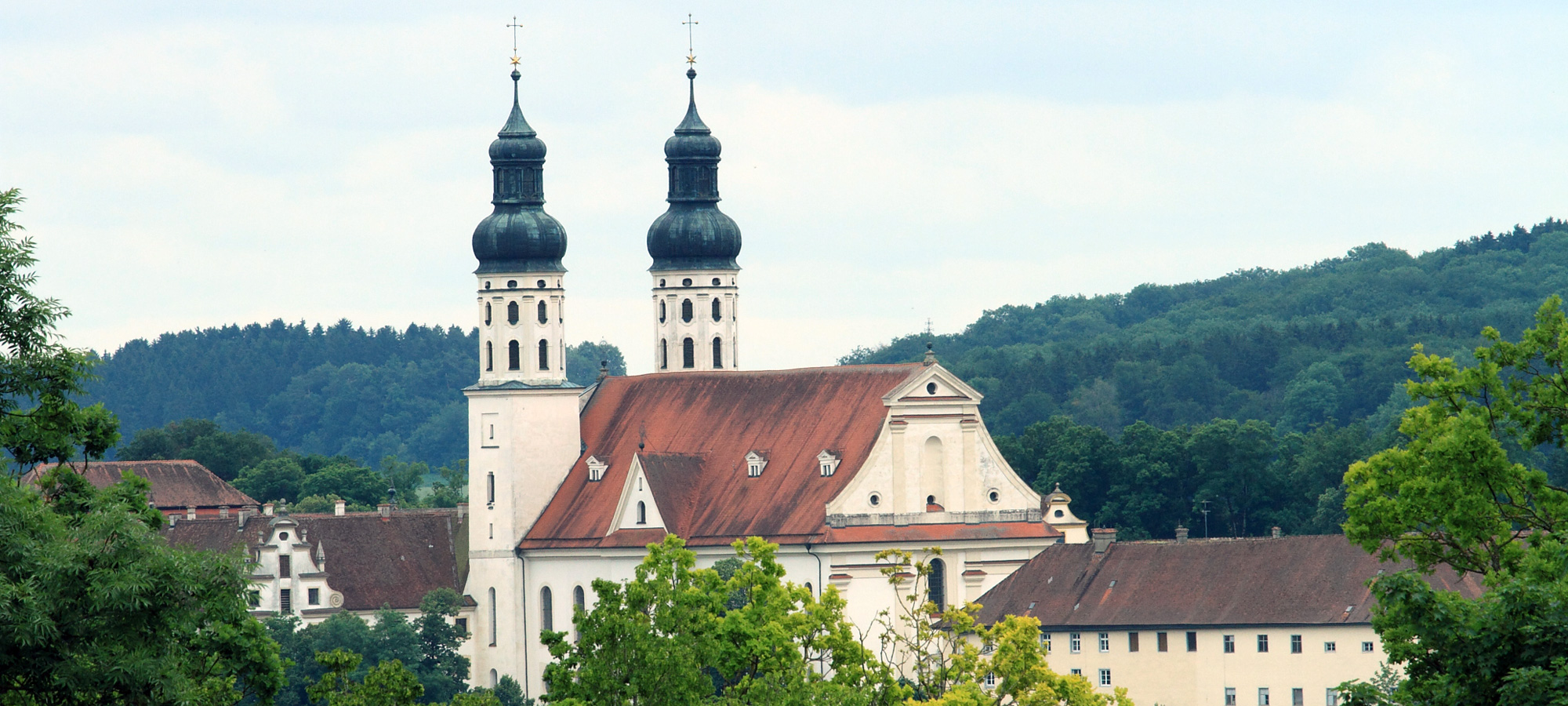 Das Kloster Obermarchtal liegt zwischen den Gemeinden Ehingen und Riedlingen,